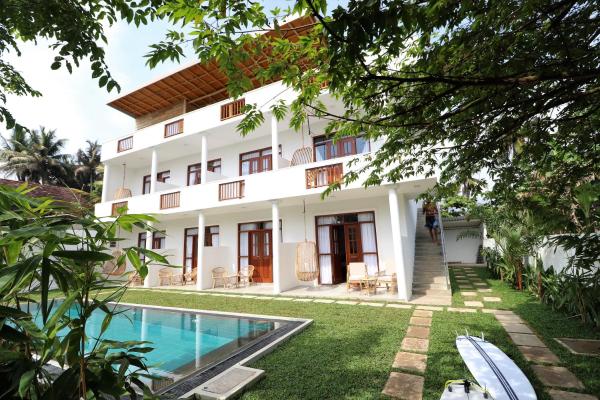 Ohana Surf Guest House, Забронировать  Отели Округа Галле с бассейном, Бассейн