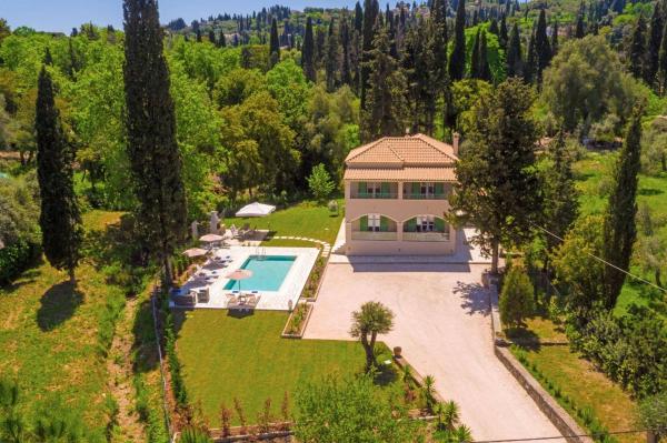 Villa Olga Corfu by Villa Plus, Забронировать  Отели Контокали с бассейном, Бассейн