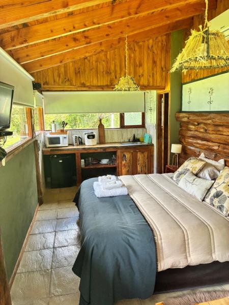 Cabañas monoambiente La Generosa LP, Забронировать  Отели Лаго-Пуэло с парковкой, Парковка
