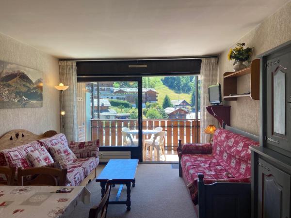 Appartement 2 Pièces avec Terrasse et Parking, Centre Village à La Clusaz, Proche Pistes et Commerces - FR-1-437-96, Забронировать  Отели Ла-Клюза с парковкой, рядом с Горнолыжный подъемник Гренеш, Парковка