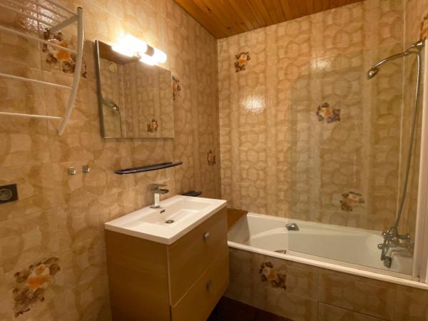 Appartement 2 Pièces avec Terrasse et Parking, Centre Village à La Clusaz, Proche Pistes et Commerces - FR-1-437-96