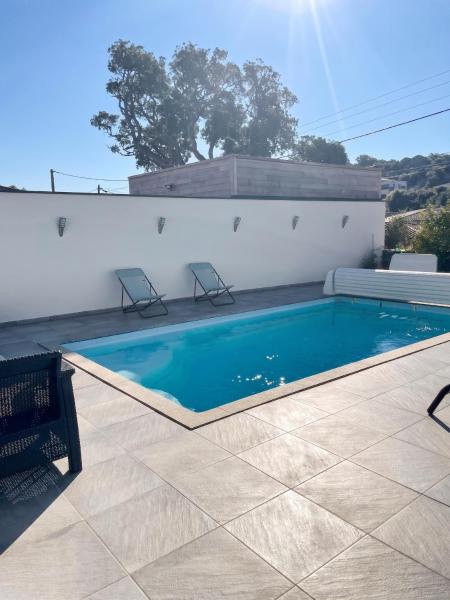 Villa élégante à Porto-Vecchio avec piscine privée, Забронировать  Отели South Corsica с парковкой, Парковка