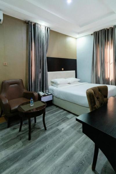 Londonian Hotel and Suites