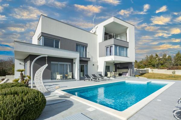 Villa Windrose for 8 persons near Marcana with large garden, Забронировать  Отели Pula Region с бассейном, Бассейн
