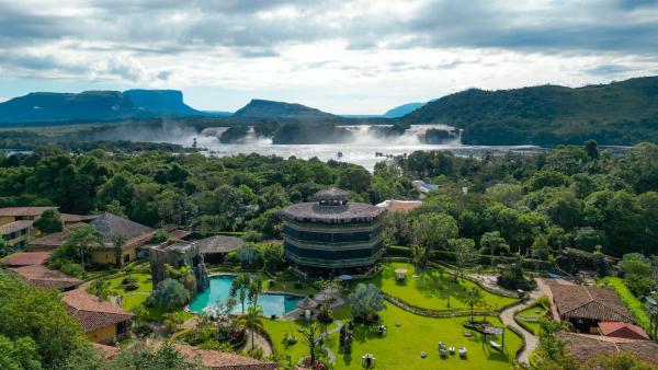 Ara Merú Lodge
