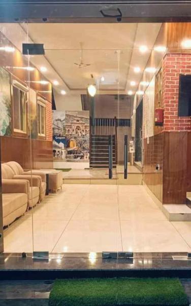 , Забронировать  Дехрадун штат Уттаракханд, рядом с Железнодорожный вокзал Дехрадун