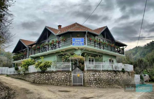 Privatan smeštaj Velić, Забронировать  Доньи-Милановац 