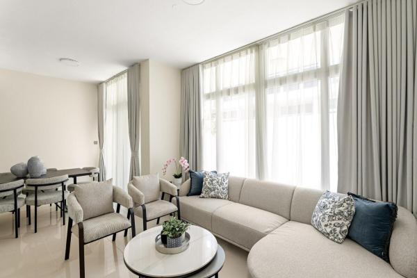 Tranquil 3BR Villa with Malibu Beach Access, Забронировать  Дубай 