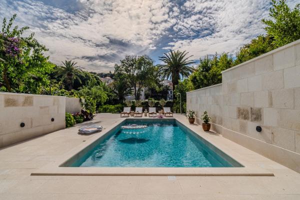 Villa Kaleta Brac, Забронировать  Отели в центре Сутиван, в центре