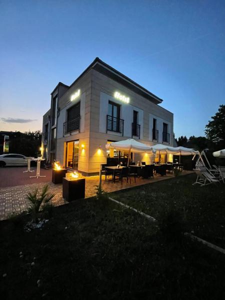 K&T Estates Resort & Spa, Frankfurt, Забронировать  Лидербах-ам-Таунус земля Гессен