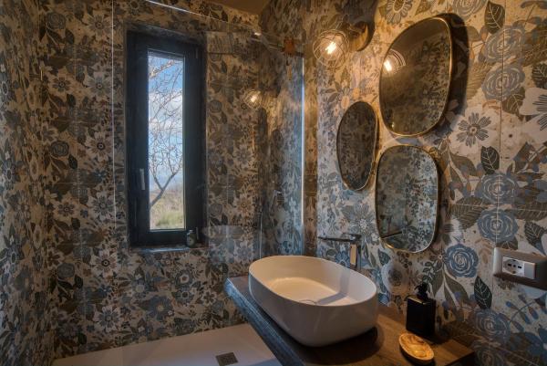 Tuscan Cozy Escape with View, Garden & Breakfast