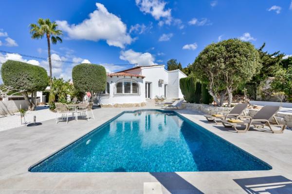 Villas Guzman - Villa Limon, Забронировать  Отели Коста-Бланка с бассейном, Бассейн