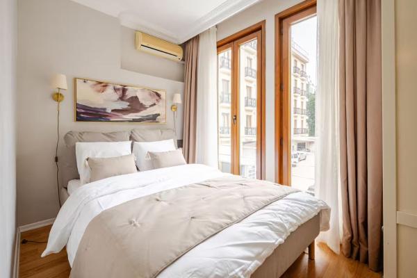 Raya Cihangir Suites, Забронировать  Стамбул Мраморноморский регион, рядом с Галатасарайский лицей