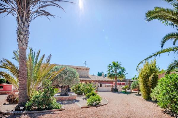 Villa Refugio Spacious Finca Pool BBQ Office, Забронировать  Отели Льюкмайора с бассейном, Бассейн