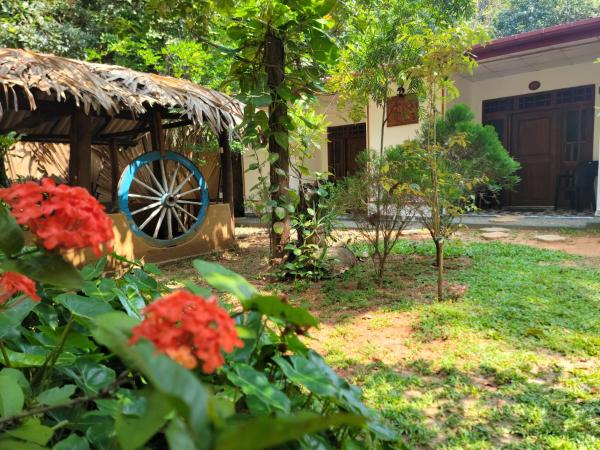 Sigiriya White Moon Resort, Забронировать  Отели Сигирия с парковкой, Парковка