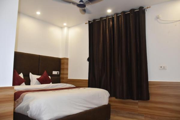 Hotel Obsidian Red, Забронировать  Горакхпур штат Уттар-Прадеш