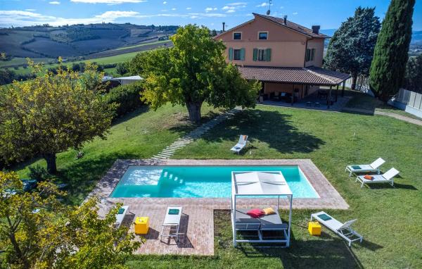 Villa Traiani 8&2 by Marche Holiday Villas, Забронировать  Piagge Марке