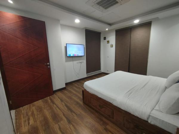 Right Around the Corner Near Everywhere You Want to Be in Gold Crest by HBA, Забронировать  Лахор Пакистан