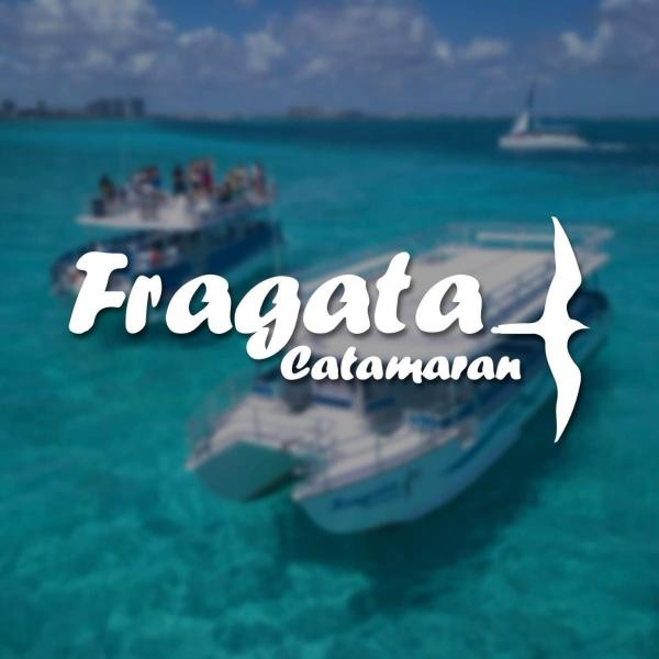 Catamaran Bote Barco TOUR ISLA MUJERES, Забронировать  Канкун Кинтана-Роо, рядом с Музей майя в Канкуне