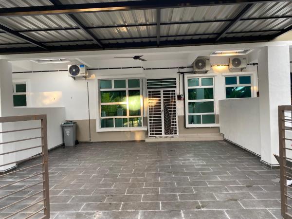 Roza Homestay, Забронировать  Kampong Parit Gantong Малакка