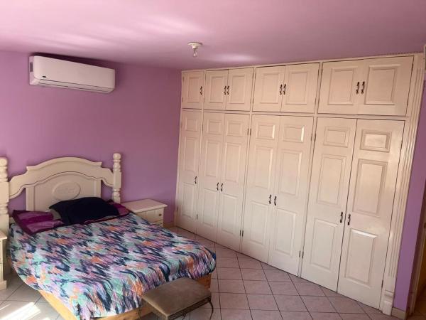 habitación a 2 cuadras de la Normal del Estado y 8 de ITESM, Забронировать  Чиуауа Copper Canyon