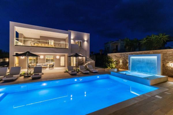 Villa Serenity by PosarelliVillas, Забронировать  Отели Георгиуполиса с парковкой, Парковка