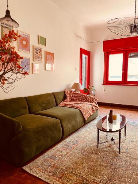 Cheerful Downtown apartment, Забронировать  Каир Аль Каира, рядом с Pomodoro Restaurant Downtown