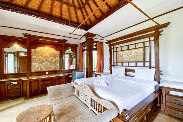 RedDoorz at Garden Suly Villa Peliatan Ubud, Забронировать  Отели Убуд с бассейном, Бассейн