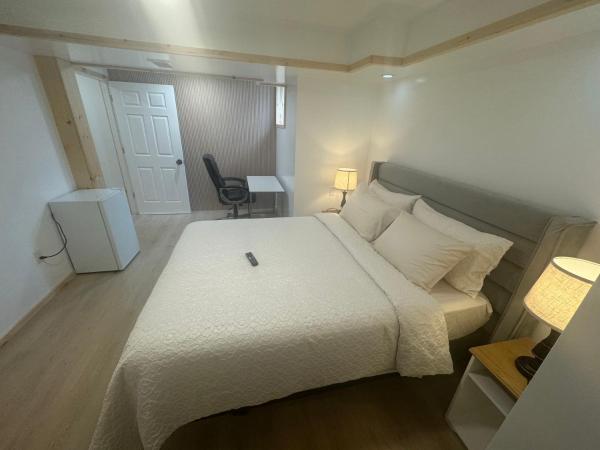 Private Entrance, private Bathroom, Bedroom and workspace, Забронировать  Ститтсвилл Онтарио