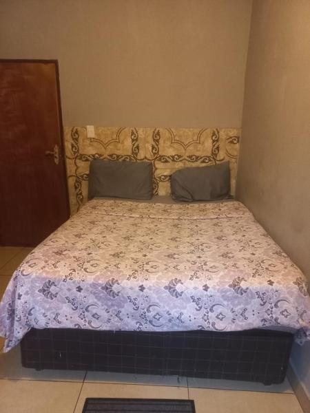 Blossoms Guest House, Забронировать  Йоханнесбург Гаутенг