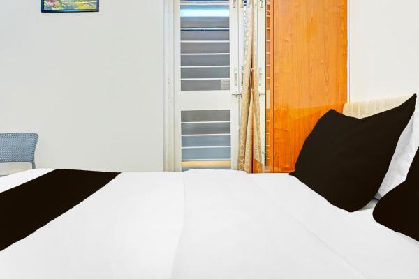Townhouse Rising Surya Hotels
