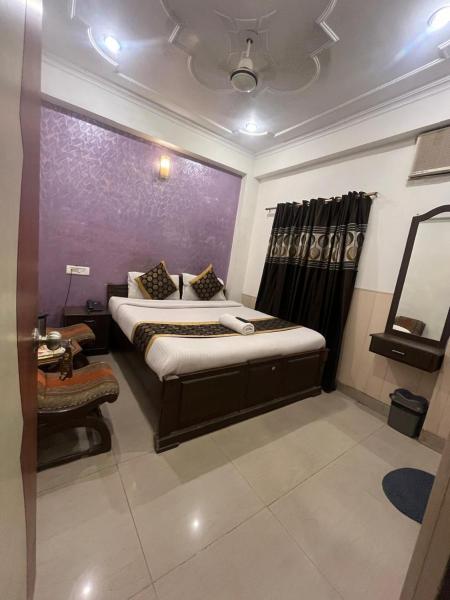 द्वारकानाथ hotel, Забронировать  Хардвар штат Уттаракханд, рядом с Железнодорожный вокзал Харидвар