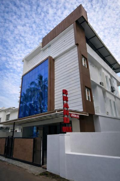 Grand UNX, Забронировать  Отели штата Кералы с парковкой, Парковка