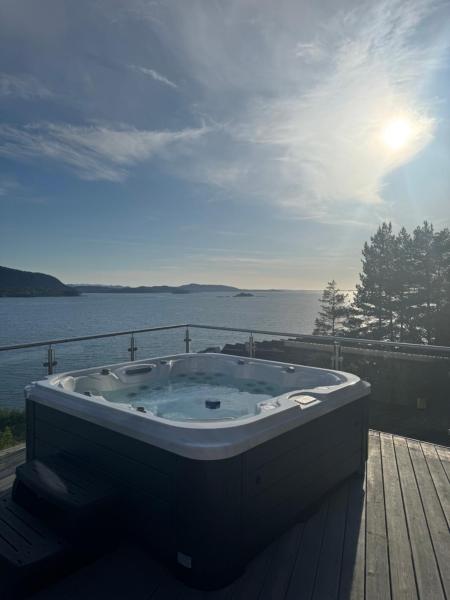 The Pulpit Rock Villa with sea view & jakuzzi, Забронировать  Странд Ругаланн