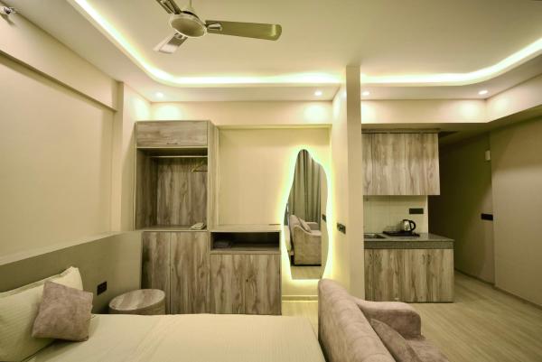 Villa Vistosa Deluxe, Забронировать  Отели Лакхнау с бассейном, рядом с Wave Mall Lucknow, Бассейн