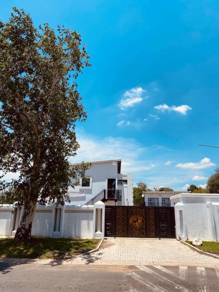 MalkhonGuesthouse, Забронировать  Ньюкасл Квазулу-Наталь, рядом с Newcastle Golf Club