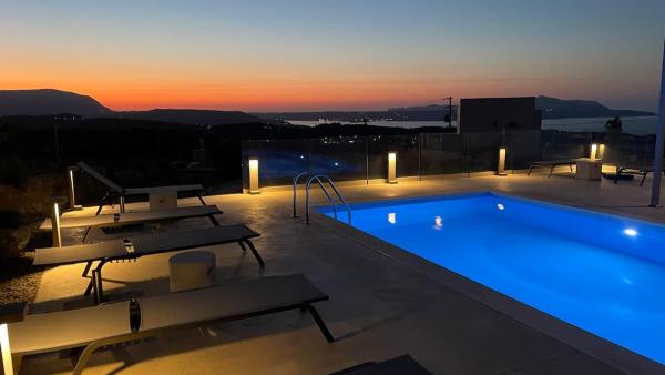 Villa Eleni, Vamos Sea & Mountain View with Pool, Забронировать  Chania Крит