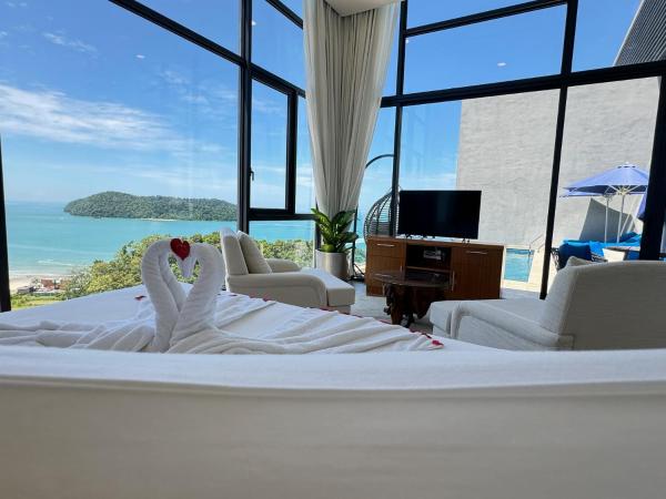 Lavanya Sea View Penthouse with Sky Pool, Забронировать  Отели Pulau Tepur с бассейном, Бассейн