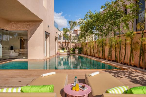 Villa de standing piscine à débordement à 15 min de Marrakech, Забронировать  Урика 