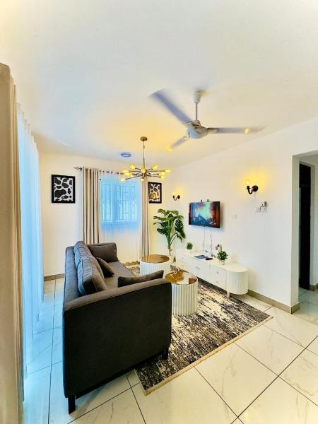 Blessed F&M Apartments, Забронировать  Отели Mombasa North Coast с парковкой, Парковка