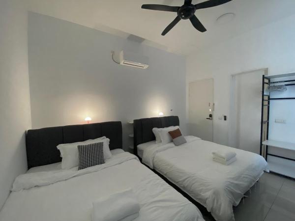 Bukit Indah - Room with Private Bathroom 1-4Pax, Забронировать  Букит-Инда Джохор-Бару, рядом с Торговый центр AEON Bukit Indah