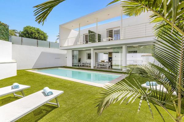 Villa Laire by Villa Plus, Забронировать  Марина-ди-Рагуза Долина Ното