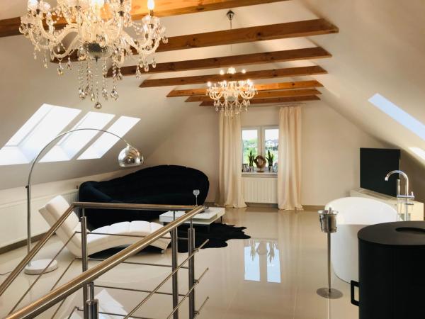 VILLA SUNSHINE \"SUNSHINE SUITE\" NAD JEZIOREM KOMINEK i WANNA w SALONIE OGRóD BALKON, Забронировать  Липница 