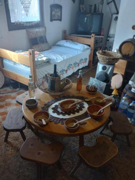 Domaćinstvo Jovanović, Забронировать  Cerovica 