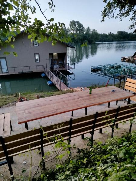 Splav na dan AXA, Забронировать  Barič Центральная Сербия