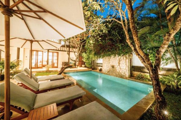 Majestic 3 BR Private Pool Villa NE18, Забронировать  Отели провинции Бали с парковкой, Парковка