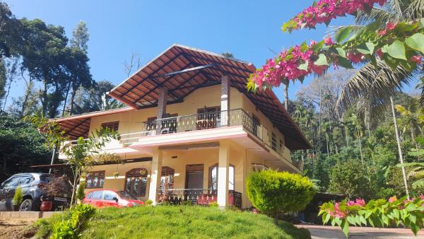 Coorg Milestone Homestay, Забронировать  Отели штата Карнатаки с парковкой, Парковка