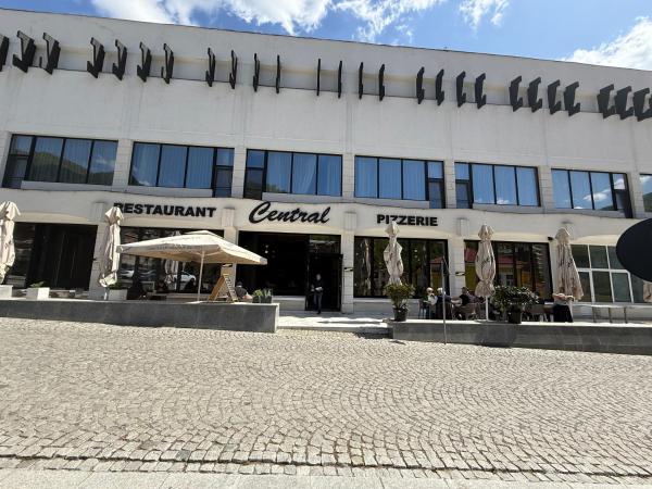 Complex Turistic Central, Забронировать  Отели Бэиле-Еркулане с парковкой, Парковка