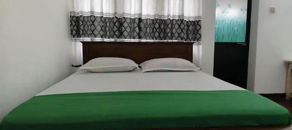 Hotel Lakeside, Забронировать  Анурадхапура 