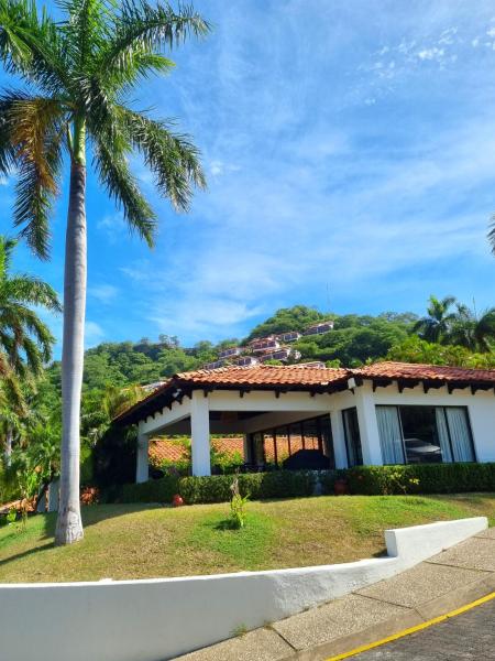 Casa de Encanto Tropical Villa, Забронировать  Отели Плайя-Эрмоса с бассейном, Бассейн